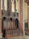Der Herrschaftsstand im Innenraum der Paulskirche ist ein separierter und hervorgehobener Sitzbereich aus dunklem Holz mit dekorativer Gestaltung aus feinen Schnitzereien im gotischen Stil.